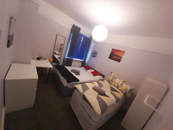 Gorton Mount Hotel Manchester : photo 3 de la chambre chambre double ou lits jumeaux Économique avec salle de bains commune