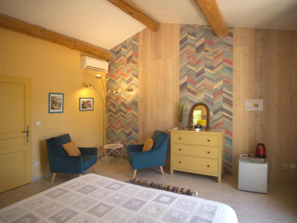 Mas Val-Chênaie Gordes : photo 4 de la chambre chambre lits jumeaux deluxe