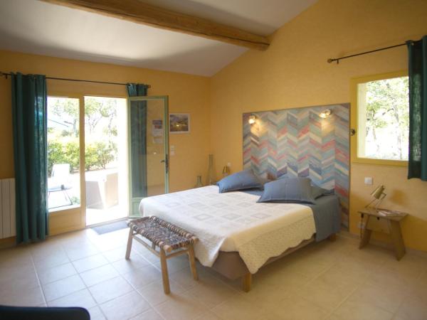 Mas Val-Chênaie Gordes : photo 7 de la chambre chambre lits jumeaux deluxe