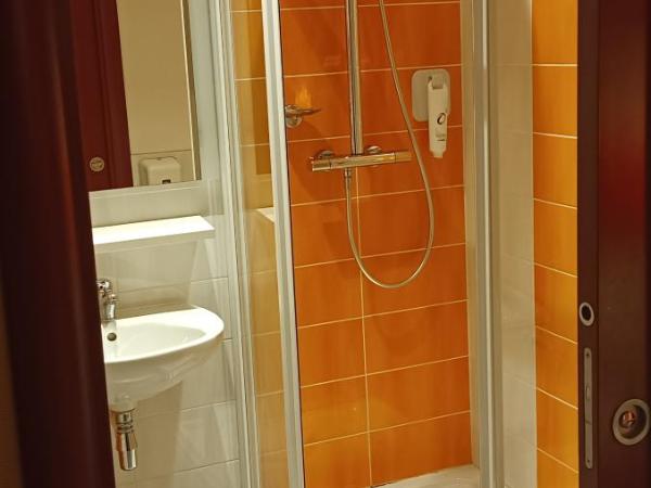 The Originals Boutique, Hôtel de l'Univers, Montluçon : photo 6 de la chambre chambre lits jumeaux standard