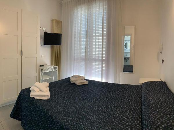 Hotel Marylise : photo 2 de la chambre chambre double ou lits jumeaux avec balcon