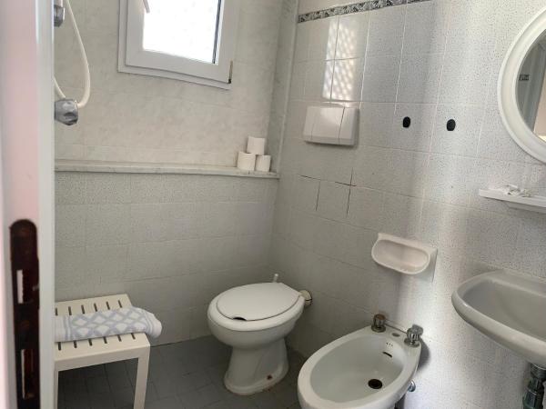 Hotel Marylise : photo 8 de la chambre chambre double ou lits jumeaux avec balcon