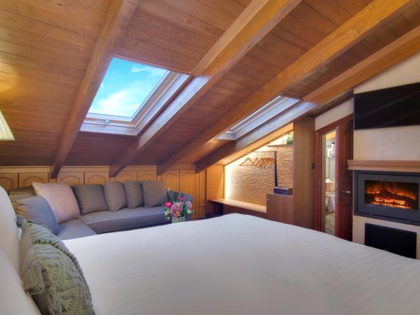 ARCHONTARIKI Historic Boutique Hotel : photo 4 de la chambre chambre supérieure - combles