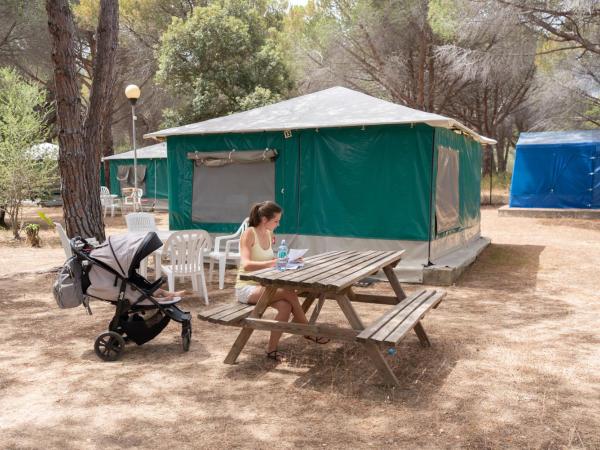 Feriendorf zum störrischen Esel : photo 4 de la chambre tente