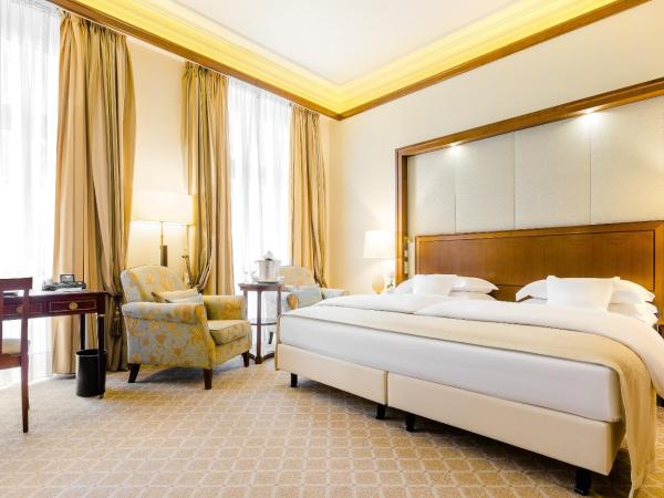 Excelsior Hotel Ernst am Dom : photo 5 de la chambre chambre deluxe double ou lits jumeaux