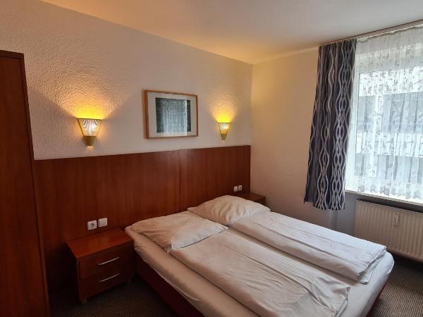 Hotel Zentrum : photo 3 de la chambre chambre double ou lits jumeaux