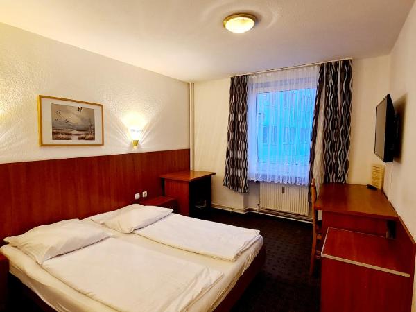 Hotel Zentrum : photo 4 de la chambre chambre double ou lits jumeaux