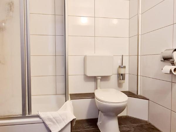 Hotel Zentrum : photo 8 de la chambre chambre triple