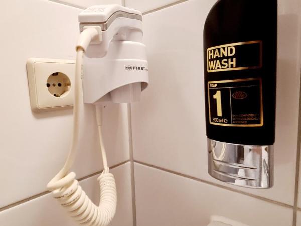 Hotel Zentrum : photo 10 de la chambre chambre triple