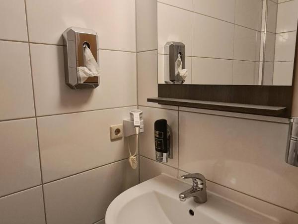 Hotel Zentrum : photo 9 de la chambre chambre triple