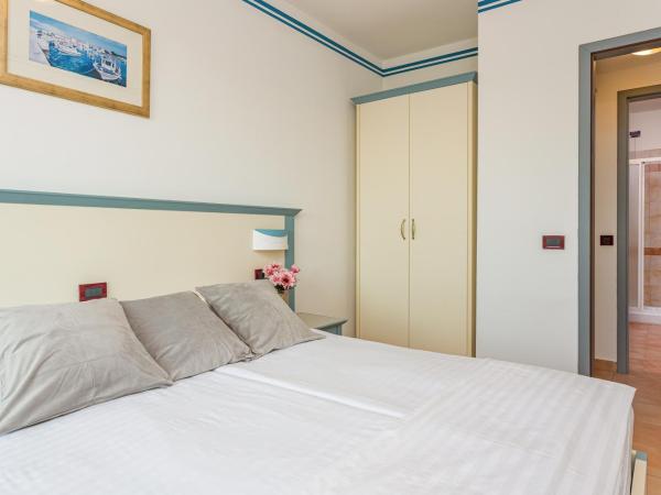 Resort del Mar : photo 3 de la chambre appartement supérieur 2 chambres avec balcon - vue sur mer (6 personnes)