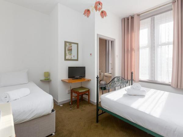 The Sandringham Court Hotel & Apartment with High Speed Wi-Fi : photo 2 de la chambre chambre triple standard