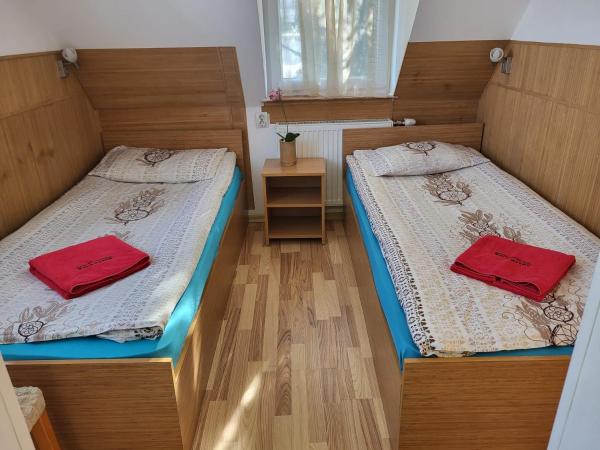 Pension Haus Baron 1 Neckarau : photo 10 de la chambre chambre quadruple avec salle de bains privative