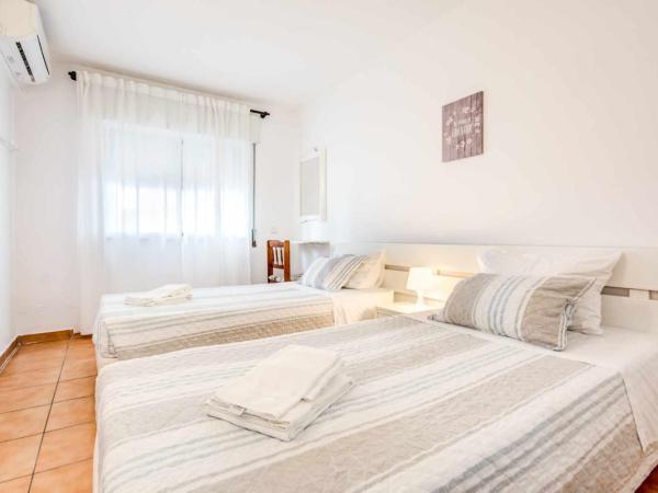 Oura Parque Apartamentos Turisticos : photo 3 de la chambre appartement 2 chambres - vue sur piscine