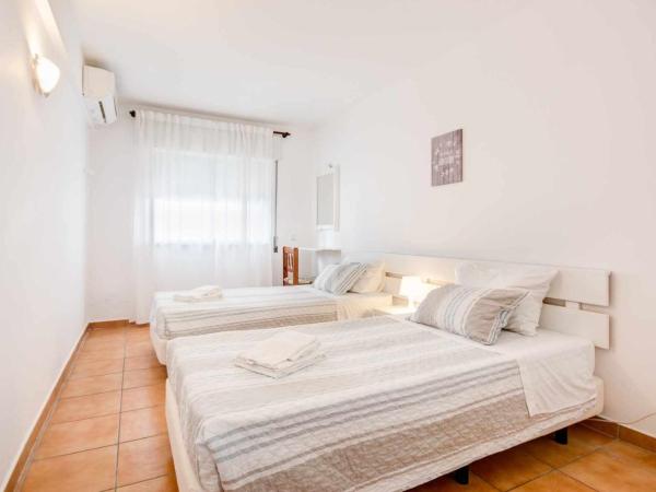 Oura Parque Apartamentos Turisticos : photo 5 de la chambre appartement 2 chambres - vue sur piscine