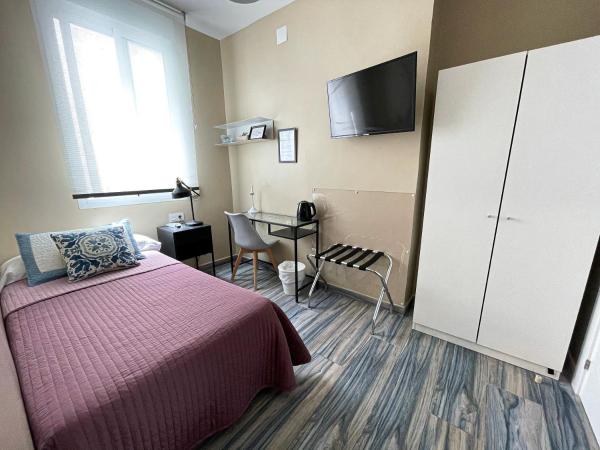 Pensión Alicante San Nicolás : photo 2 de la chambre chambre simple avec salle de bains privative