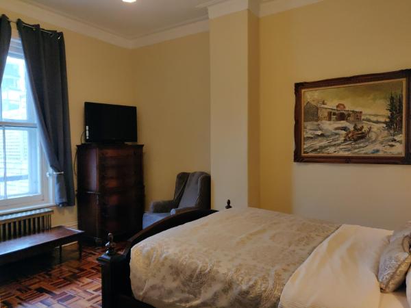 Gingerbread Manor : photo 6 de la chambre chambre de luxe lit queen-size avec salle de bains privative