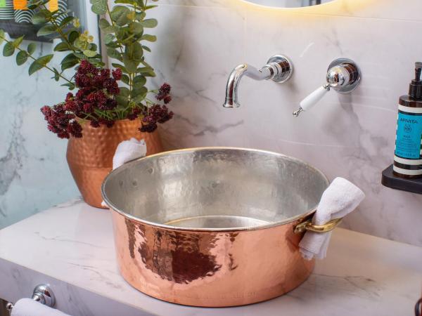 ARCHONTARIKI Historic Boutique Hotel : photo 5 de la chambre chambre lit king-size supérieure