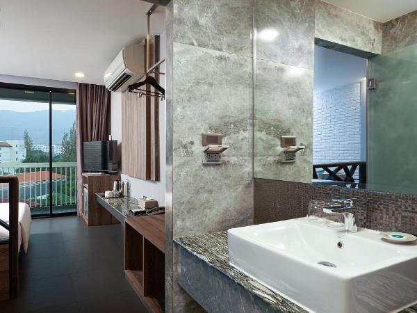 Cross Vibe Chiang Mai Decem Nimman Hotel - formerly X2 Vibe Chiang Mai Decem - SHA Extra Plus : photo 5 de la chambre hébergement de luxe - vue sur montagne