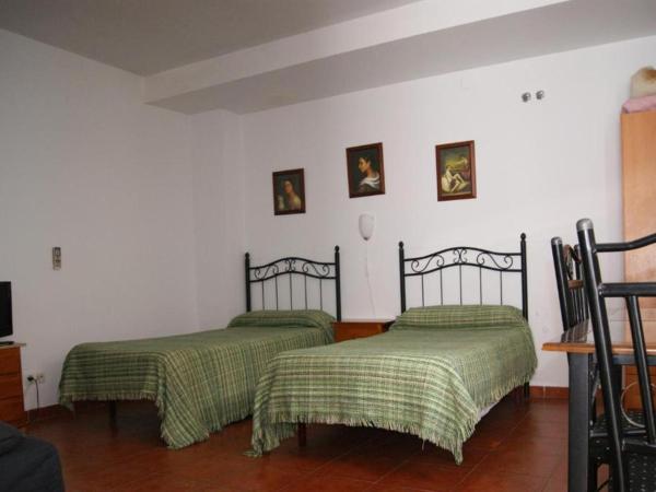 Hostal Alcázar : photo 1 de la chambre chambre triple