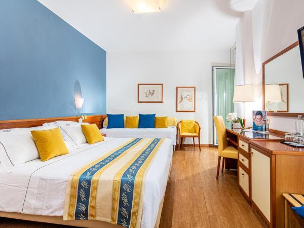 Majestic Beach Hotel & Wellness : photo 4 de la chambre chambre double ou lits jumeaux confort - vue latérale sur mer