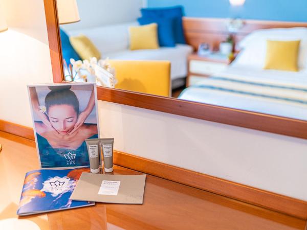 Majestic Beach Hotel & Wellness : photo 2 de la chambre chambre triple avec balcon