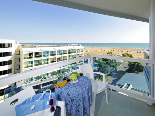 Majestic Beach Hotel & Wellness : photo 6 de la chambre chambre double ou lits jumeaux confort - vue latérale sur mer