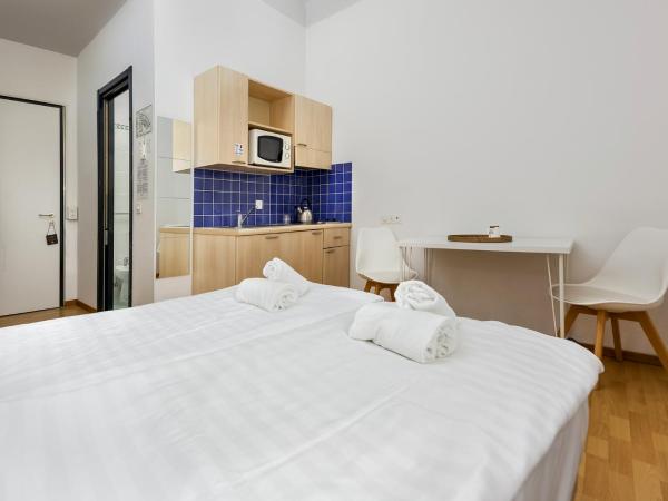 GuestHouse Lugano Center by LR : photo 2 de la chambre chambre lit queen-size 