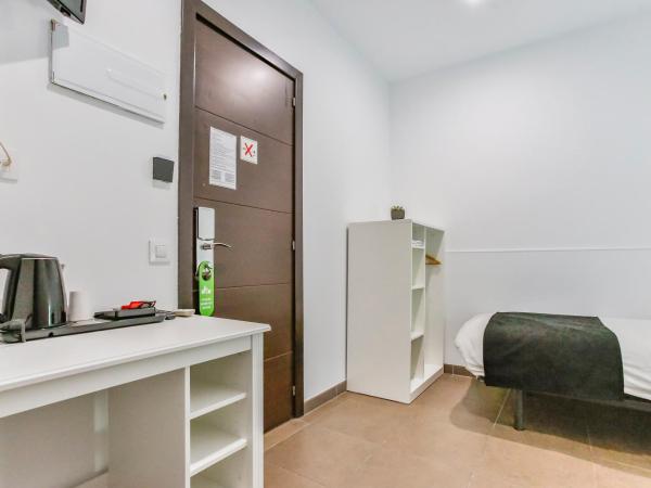 Laramond Barcelona Rooms : photo 4 de la chambre chambre simple standard avec salle de bains privative