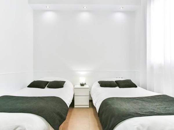 Laramond Barcelona Rooms : photo 2 de la chambre chambre triple avec salle de bains privative