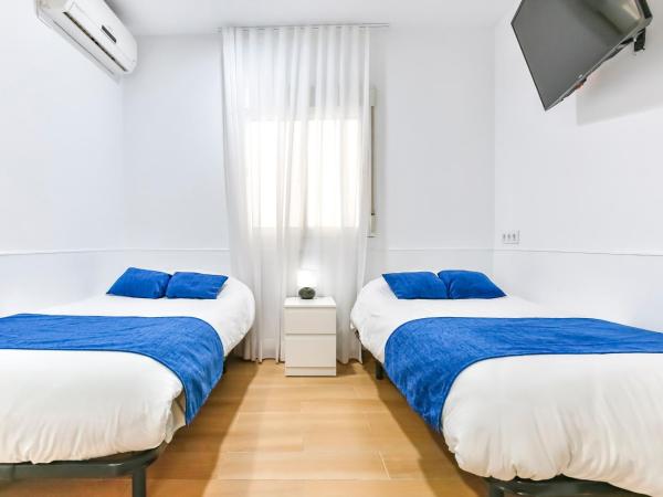 Laramond Barcelona Rooms : photo 3 de la chambre chambre triple avec salle de bains privative