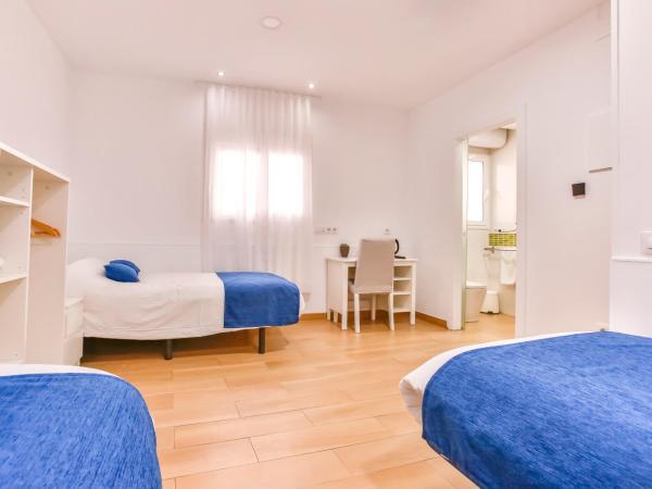 Laramond Barcelona Rooms : photo 5 de la chambre chambre quadruple avec salle de bains privative