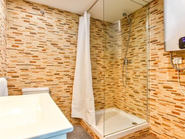 Laramond Barcelona Rooms : photo 9 de la chambre chambre double avec salle de bains privative