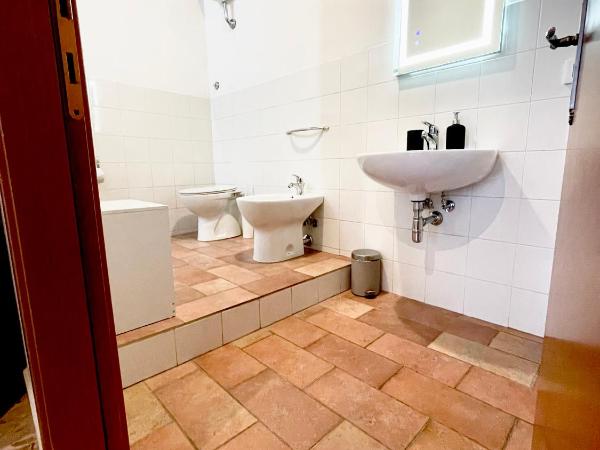 Il Barbero Apartment : photo 4 de la chambre chambre double avec salle de bains privative