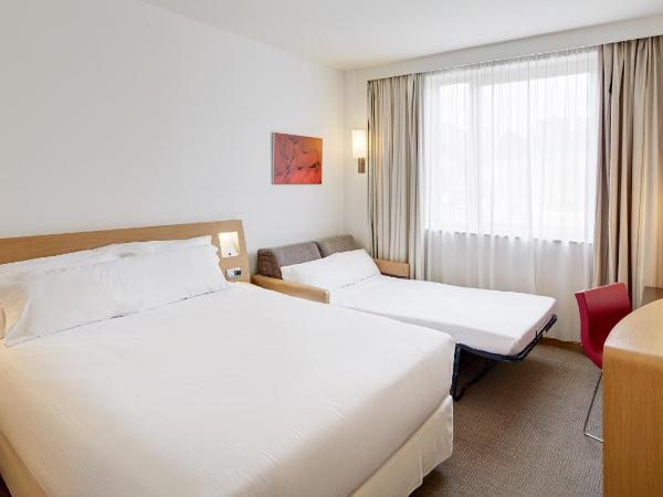 Sercotel Valladolid : photo 2 de la chambre chambre double ou lits jumeaux avec canapé-lit