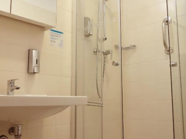 Hotel Astoria : photo 4 de la chambre chambre simple avec salle de bains privative