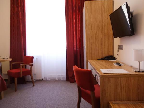 Hotel Astoria : photo 2 de la chambre chambre simple avec salle de bains privative