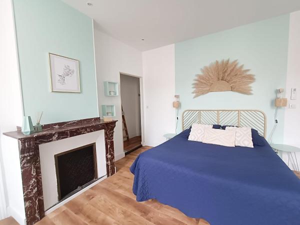 Chambres d'hotes - Le Magnolia : photo 3 de la chambre chambre lit queen-size avec balcon