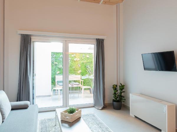 Ether Loft Suites : photo 4 de la chambre suite loft avec terrasse - loft jaune