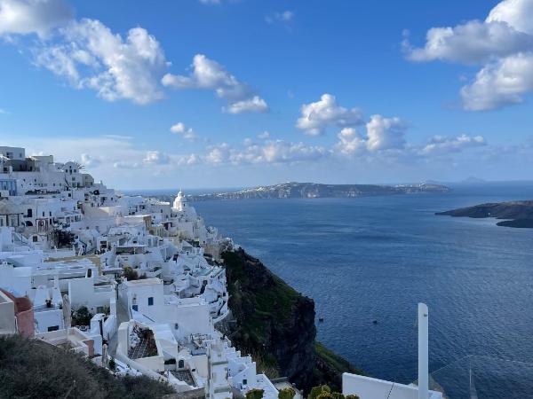 Asha Luxury Suites : photo 1 de la chambre suite aether avec bain à remous extérieur - vue sur caldeira