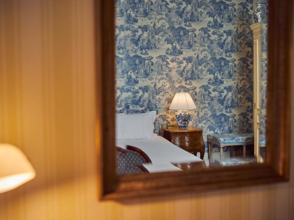 InterContinental Amstel Amsterdam, an IHG Hotel : photo 6 de la chambre suite junior avec lit king-size et vue sur la rivière