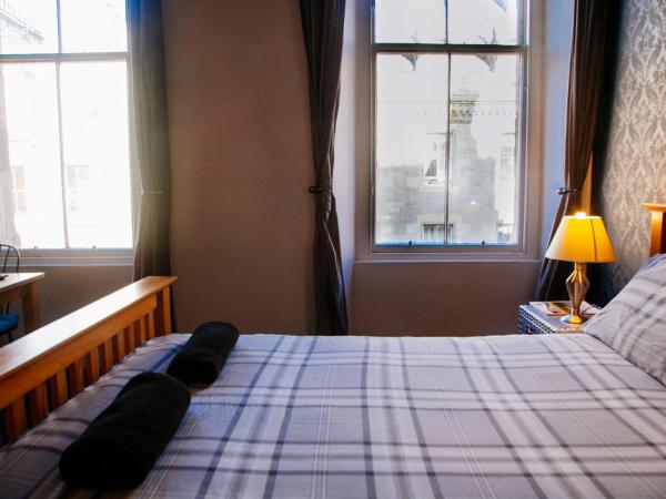 Edinburgh Backpackers : photo 7 de la chambre chambre double avec salle de bains commune