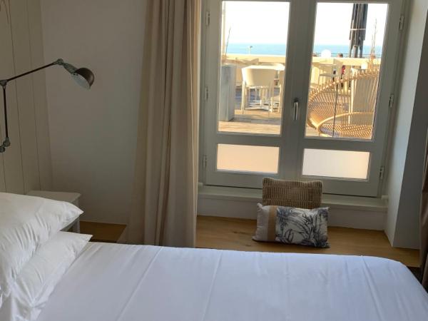 Hôtel Les Baigneuses de Biarritz : photo 9 de la chambre chambre double avec terrasse