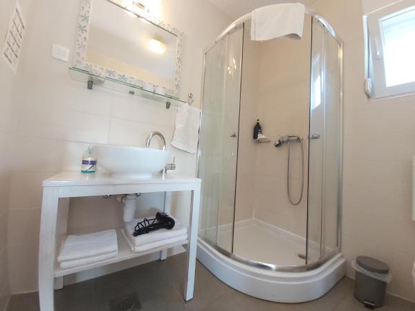 Guest House Dragić : photo 2 de la chambre chambre double avec lit d'appoint