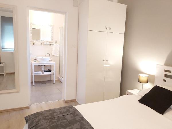 Guest House Dragić : photo 7 de la chambre chambre double avec lit d'appoint