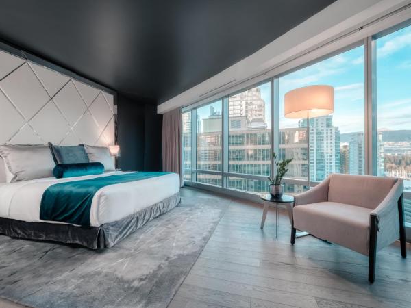 Paradox Hotel Vancouver : photo 2 de la chambre chambre lit king-size paradox avec baignoire spa