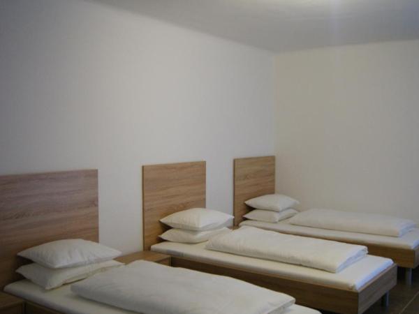 Cáfe 168 : photo 1 de la chambre chambre triple avec balcon