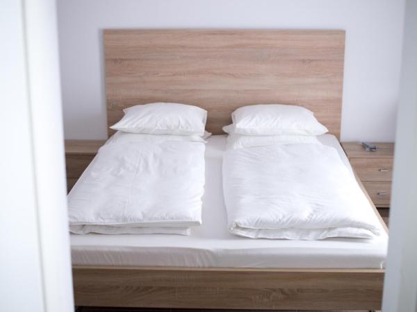 Cáfe 168 : photo 2 de la chambre chambre lits jumeaux avec balcon