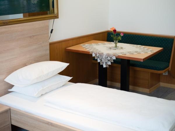 Cáfe 168 : photo 3 de la chambre chambre lits jumeaux (1-2 adultes)