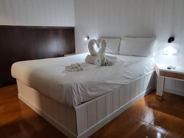 Hostal Avenida Andalucia : photo 1 de la chambre chambre double Économique avec baignoire spa